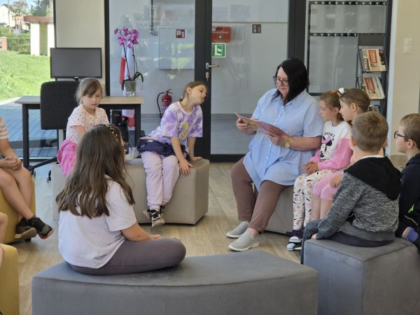 Zdjęcie Ogólnopolski Tydzień Czytania Dzieciom - spotkanie z uczniami klas pierwszych